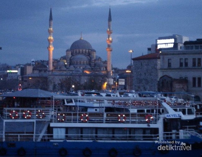 Pesona Turki, Dari Masjid Sampai Hotel Dalam Gua