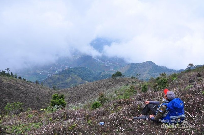 Petualangan Mendaki Gunung Prau Lewat Dieng Wetan