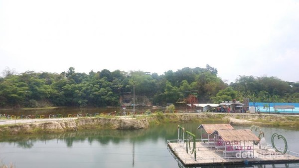 Potret Bekas Tambang Pasir yang Jadi Telaga Biru di Tangerang