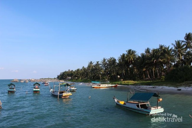 Potret Cantik Pantai Lampu di Bangka