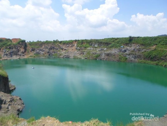 Potret Danau Quarry yang Tengah Naik Daun di Bogor