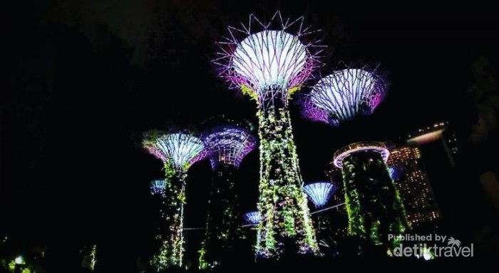 Potret Gemerlap Singapura