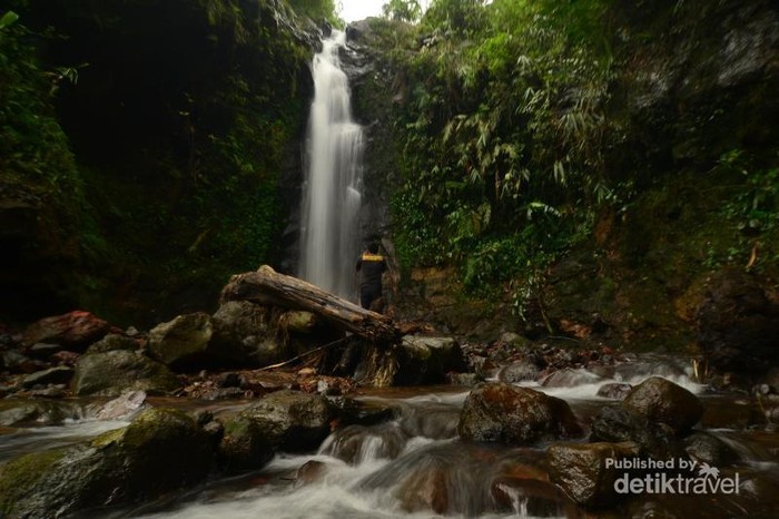 Potret Indah Curug Mandala di Subang