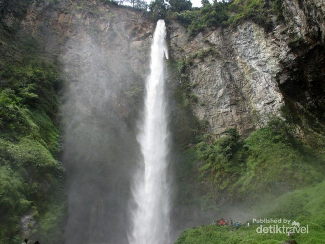 Potret Kecantikan Air Terjun Sipiso-piso
