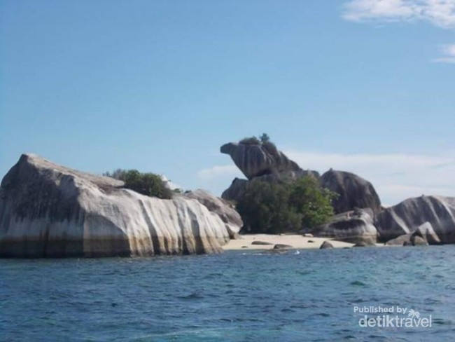 Potret Keindahan Pulau Batu Granit Berusia 200 Juta Tahun