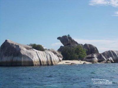 Potret Keindahan Pulau Batu Granit Berusia 200 Juta Tahun