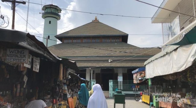 Potret Masjid Sunan Ampel Surabaya yang Bersejarah