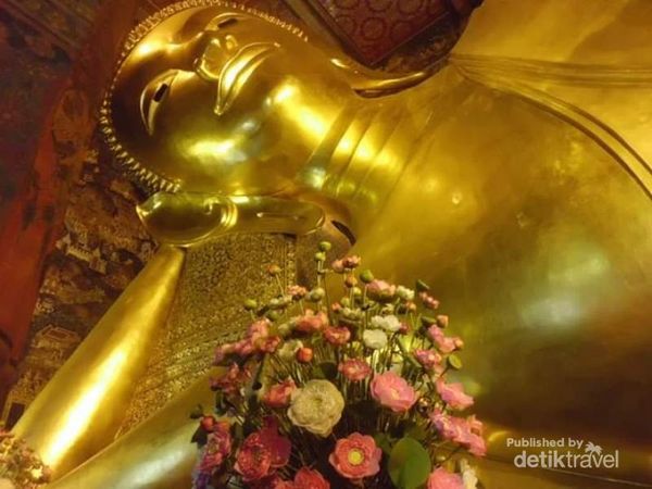 Potret Megah Buddha Emas Raksasa Tidur di Bangkok