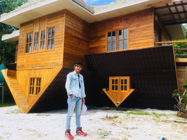 Potret Pantai yang Jadi Unggulan di Perbatasan Indonesia-Malaysia