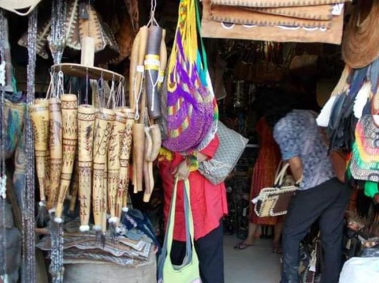 Potret Pasar Hamadi, Tempat Berburu Cenderamata di Papua