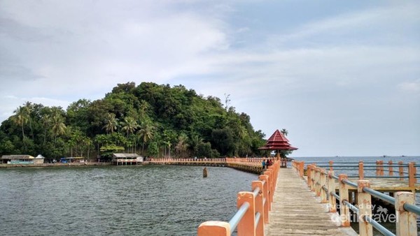 Pulau Batu Kereta, Si Mungil yang Cantik di Teluk Painan