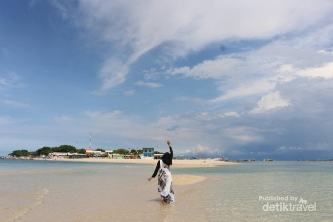 Pulau Cantik yang Pantainya Pasir Putih di Dekat Surabaya