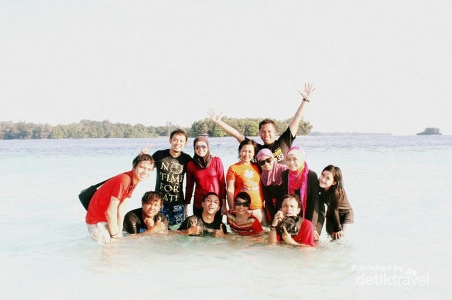 Pulau Kayu Angin Genteng di Kep Seribu, Sunset & Lautnya Cantik