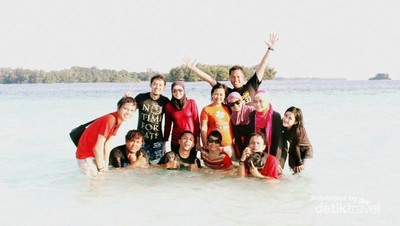 Pulau Kayu Angin Genteng di Kep Seribu, Sunset & Lautnya Cantik