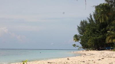 Pulau Wangi-wangi Membuai Wakatobi