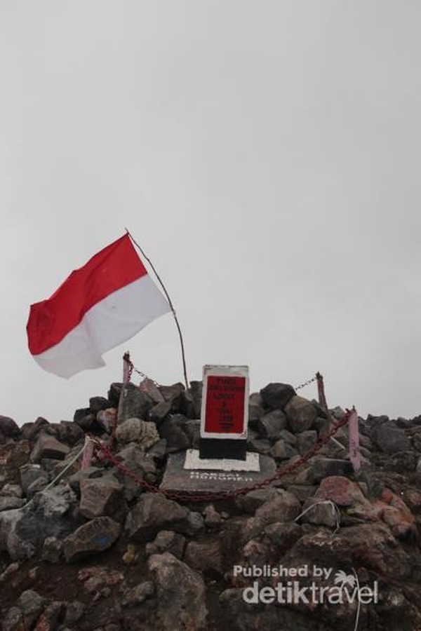 Puncak Gunung Marapi di Sumatera Barat Seperti di Lain Puncak Gunung Marapi di Sumatera Barat Seperti di Lain