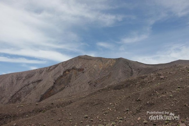 Puncak Gunung Marapi di Sumatera Barat Seperti di Planet Lain