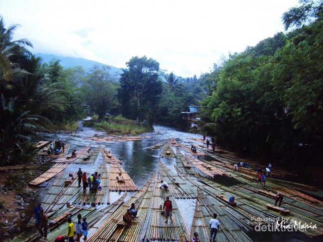Rafting Bambu di Loksado, Seru!