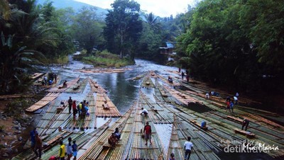 Rafting Bambu di Loksado, Seru!