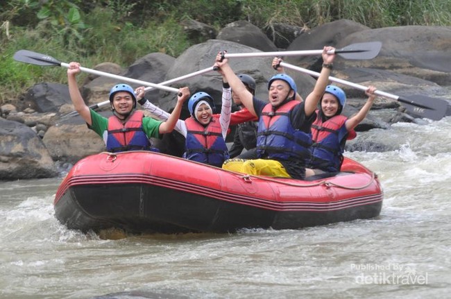 Rafting di Sungai Citarik, Siapa Takut?