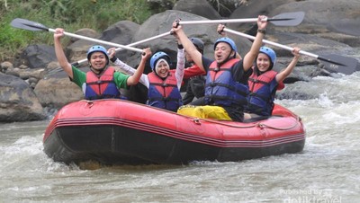 Rafting di Sungai Citarik, Siapa Takut?