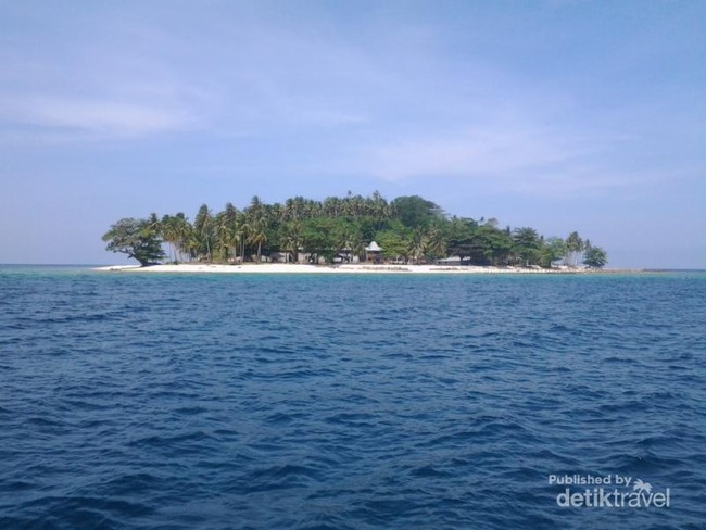 Randayan, Pulau Cantik yang Masih Sepi di Kalimantan Barat