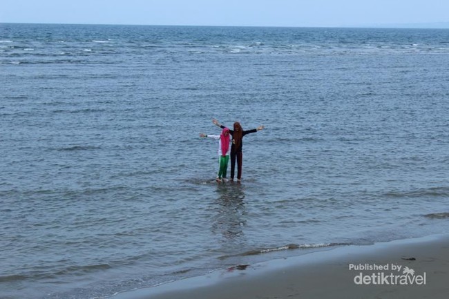 Rekreasi Seru di Pantai Ujung Kareung, Aceh