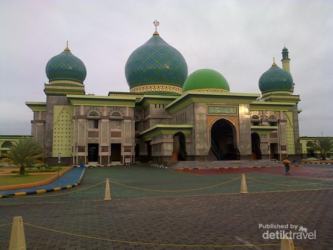 Riau Punya Masjid dan Candi Keren