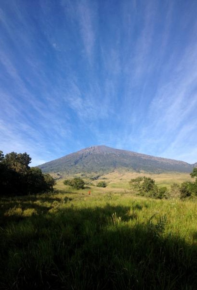 Rinjani yang Pantas Menjadi Gunung Terindah di Indonesia