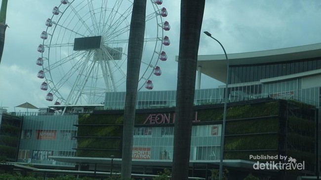 Romantisnya Naik Bianglala Tertinggi di Indonesia