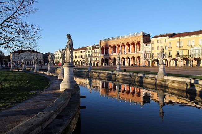 Romantisnya Pagi di Italia