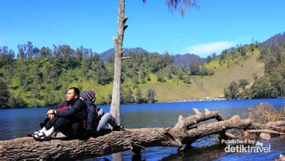 Romantisnya Puncak Semeru dan Ranu Kumbolo