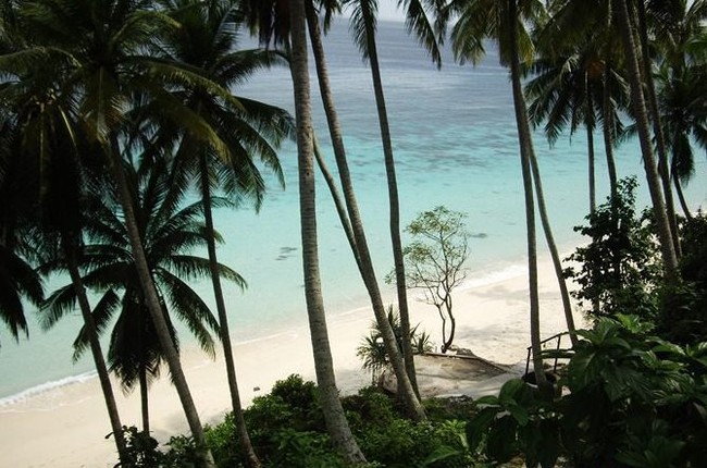 Rona Biru, Hijau, dan Putih di Pulau Paling Barat Indonesia