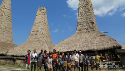 Rumah Adat Tertinggi di Sumba, Atapnya Sampai 35 Meter