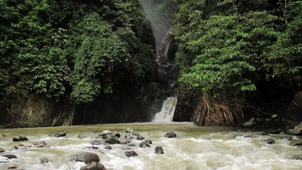 Sampuren Putih, Air Terjun Cantik dengan Legenda Tragis