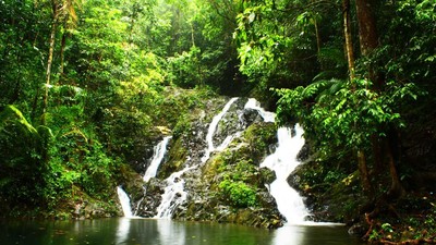 Sang Ibu Di Atas Gunung Tajam