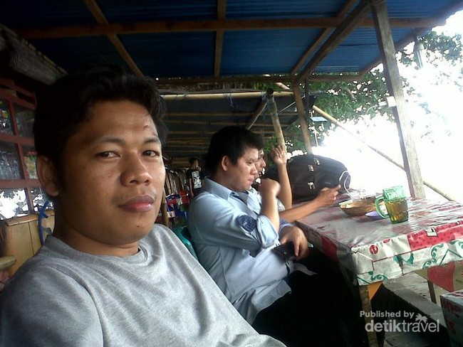 Santai Bareng Keluarga di Pantai Malalayang, Manado