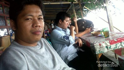 Santai Bareng Keluarga di Pantai Malalayang, Manado