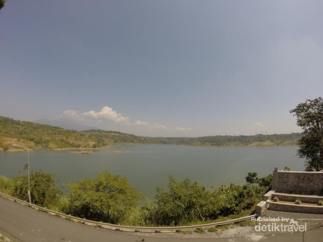 Santai Bareng Keluarga di Waduk Jatibarang, Semarang