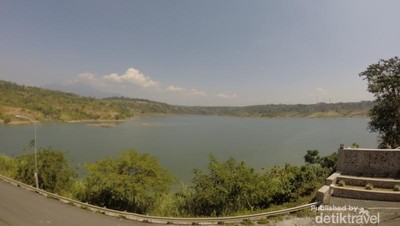 Santai Bareng Keluarga di Waduk Jatibarang, Semarang