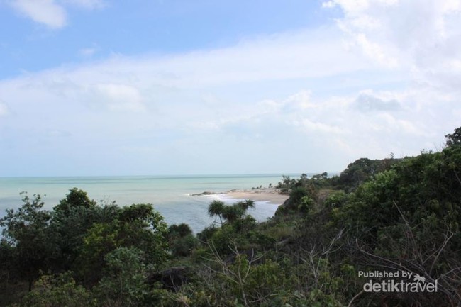 Santai Maksimal di Pantai Tikus, Pulau Bangka