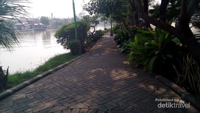 Santai Sore Asyik di Taman Jasa Tirta, Surabaya