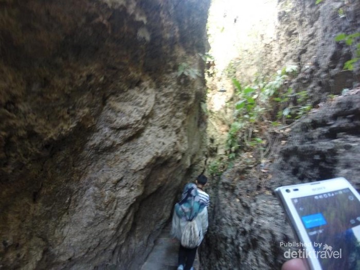 Santai Sore Bareng Bule di Pantai Padang-Padang Bali