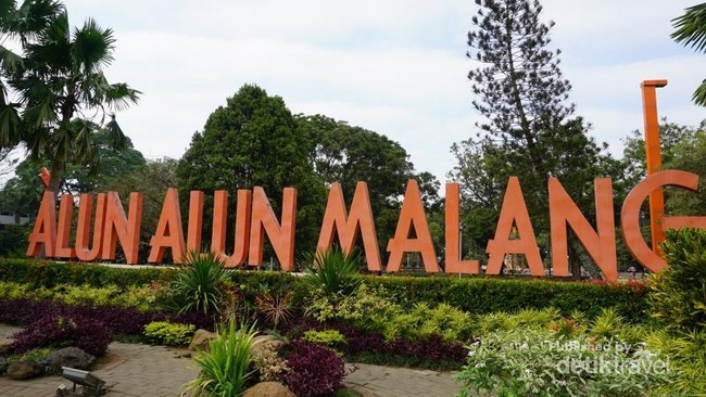 Santai Sore di Alun-Alun Malang