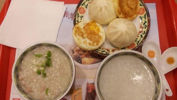 Sarapan Bubur di Beijing, Lauknya Bakpao!