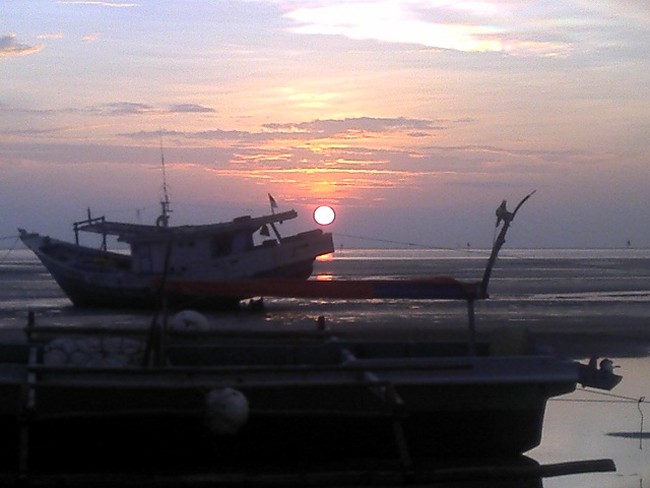 Satu Jam di Pantai Lampu Satu