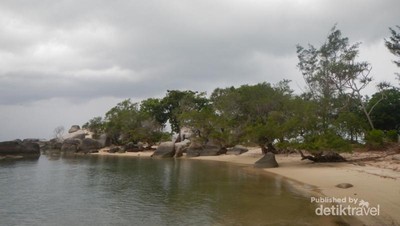 Satu Lagi yang Cantik di Belitung, Pantai Penyabong