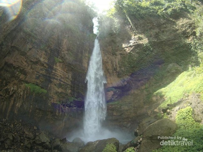 Satu Lagi yang Cantik di Lumajang, Air Terjun Kapas Biru