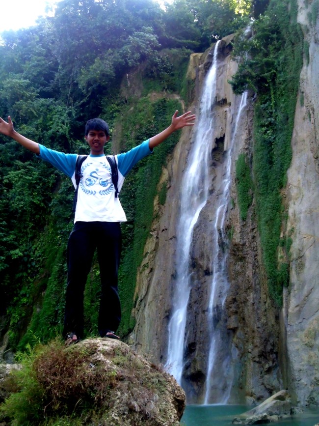 Segarnya Akhir Pekan di Curug Cikaso, Sukabumi