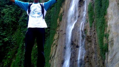 Segarnya Akhir Pekan di Curug Cikaso, Sukabumi